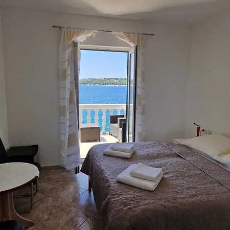 מלון דירות Nina *